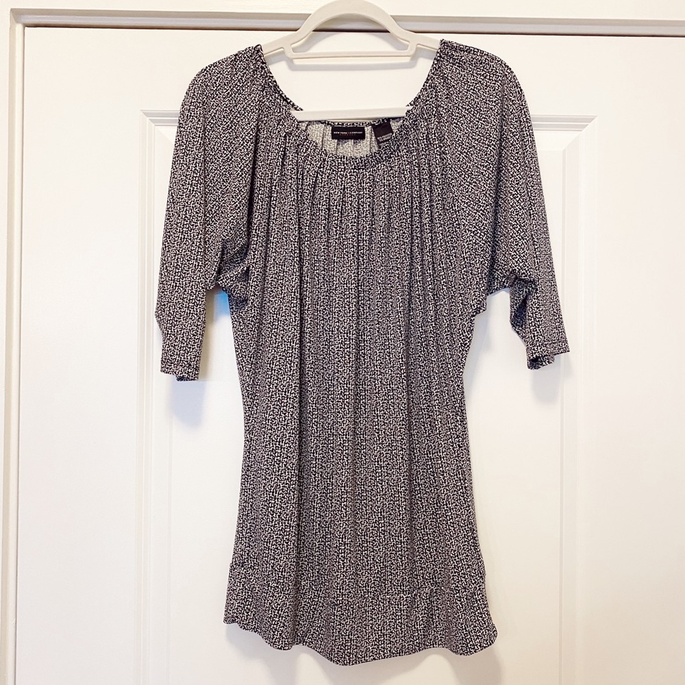 LAST CHANCE✨New York & Company Black Blouse - M